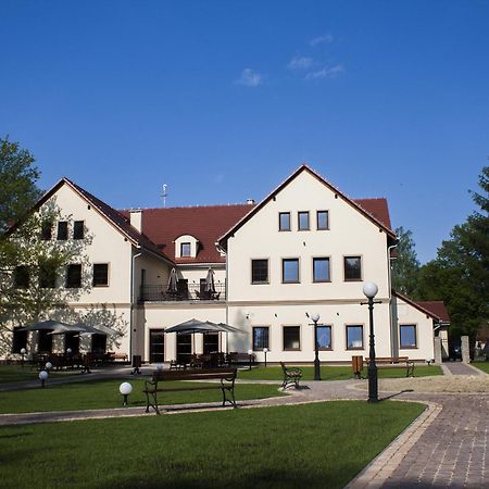 Hotel Modrzewiowy Dwor Gliwice Exteriör bild