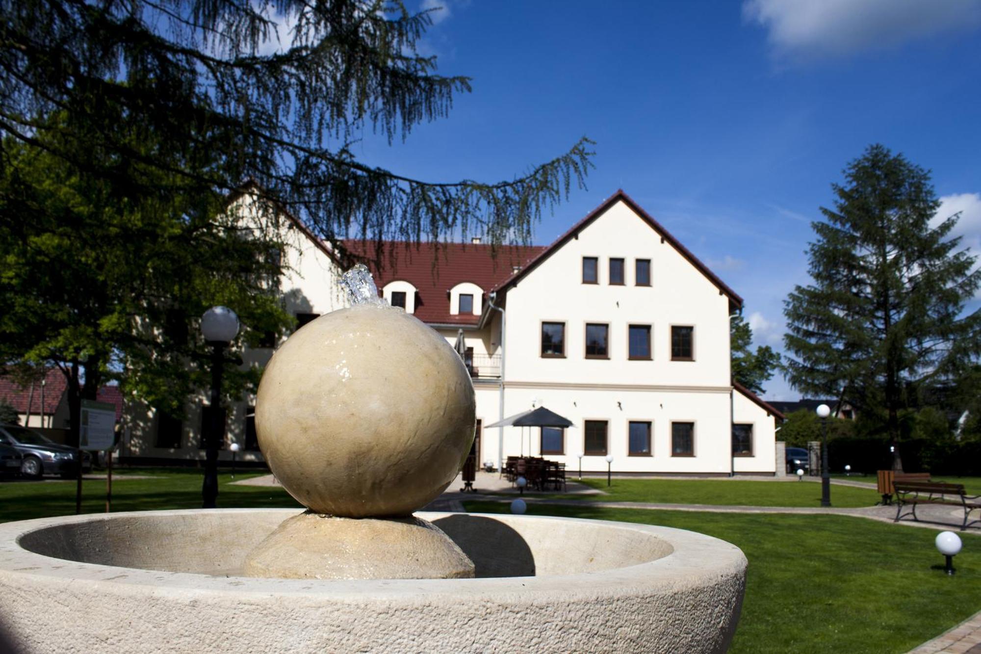 Hotel Modrzewiowy Dwor Gliwice Exteriör bild