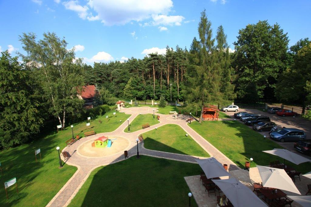Hotel Modrzewiowy Dwor Gliwice Exteriör bild