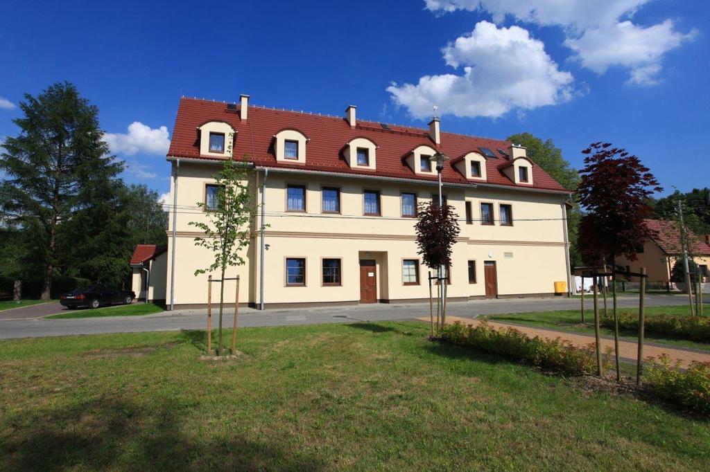 Hotel Modrzewiowy Dwor Gliwice Exteriör bild