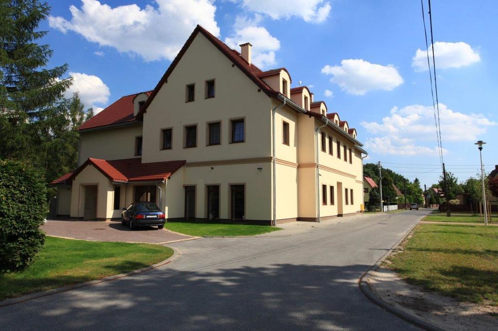Hotel Modrzewiowy Dwor Gliwice Exteriör bild