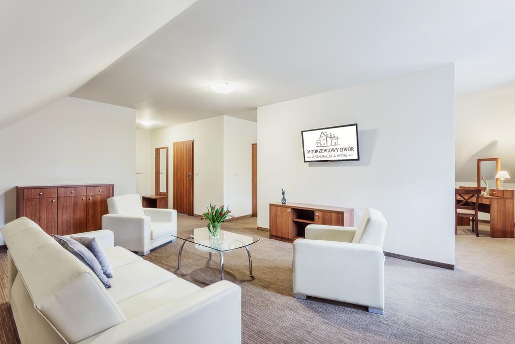 Hotel Modrzewiowy Dwor Gliwice Exteriör bild