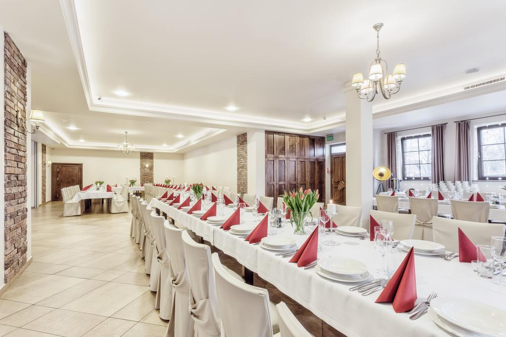 Hotel Modrzewiowy Dwor Gliwice Exteriör bild