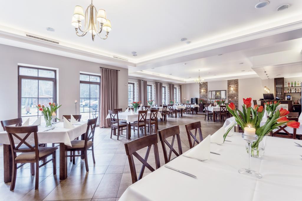 Hotel Modrzewiowy Dwor Gliwice Exteriör bild
